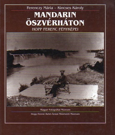First  cover of 'MANDARIN ÖSZVÉRHÁTON: HOPP FERENC FÉNYKÉPEI.'