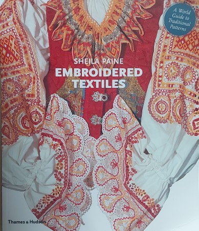 First  cover of 'EMBROIDERED TEXTILES. A WOLRLD GUIDE TO TRADITIONAL PATTERNS.'