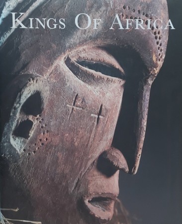 First  cover of 'KINGS OF AFRICA. PALEISKUNST UIT DE KONINKRIJKEN VAN CENTRAAL AFRICA.'